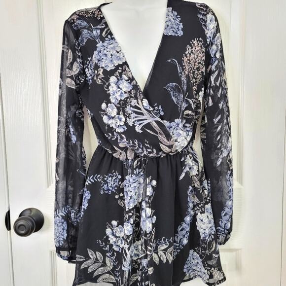 NWT Dainty Hooligan Floral Romper Size Small - Picture 2 of 6